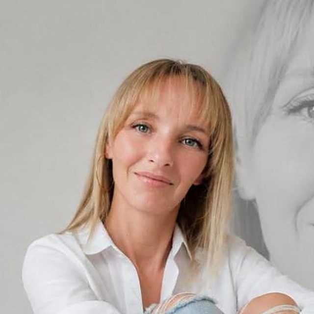 Kelly, founder of Kelly's Craft Studio
